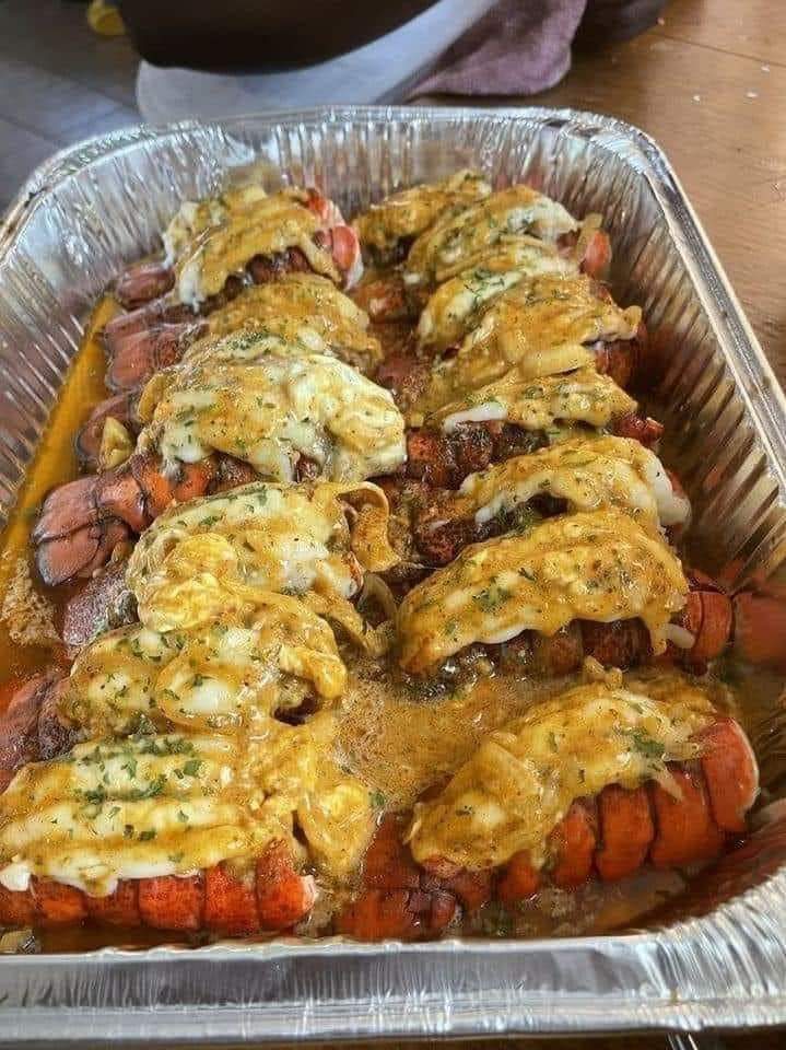Broiled Lobster Tails with Lemon Butter 😋😋😋