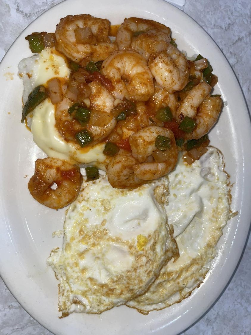 Fried eggs, cheese grits & shrimp