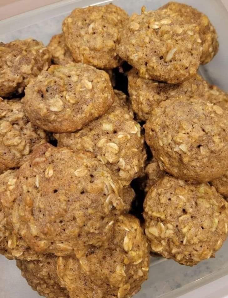 APPLE OATMEAL COOKIES