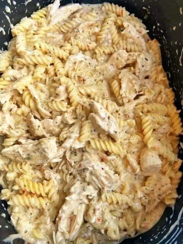 Crockpot Garlic Parmesan Chicken Pasta••