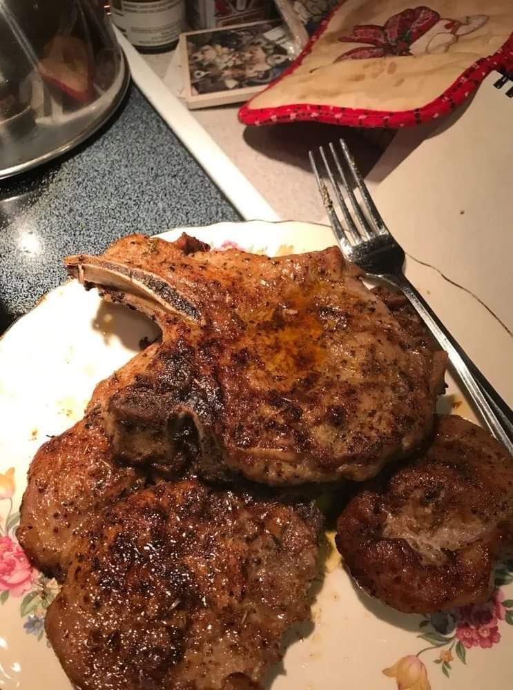 GARLIC BUTTER JUICY PORK CHOPS