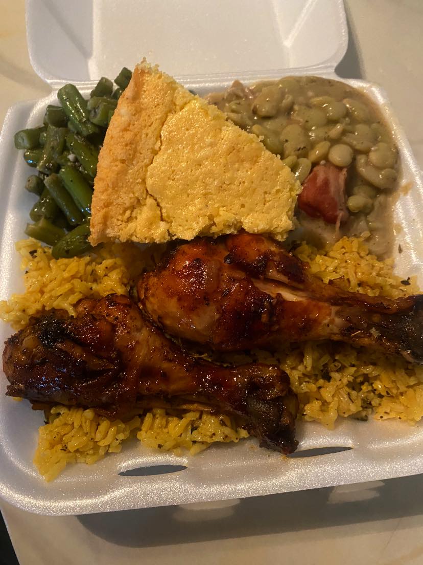 Baked chicken 🍗 , yellow rice, lima beans , green beans and cornbread 🌽.