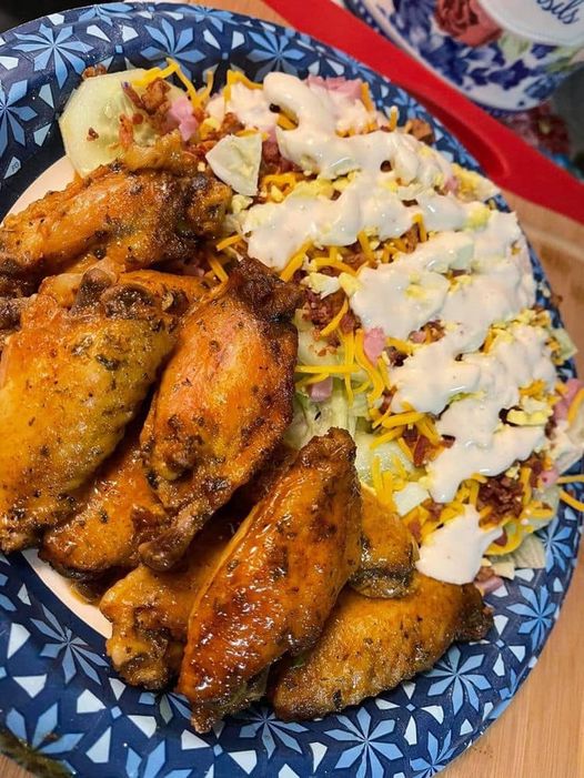 Simple Hot wings and salad