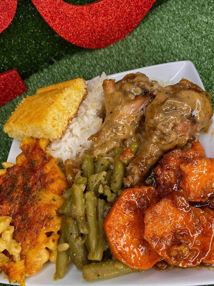 Smothered chicken, jasmine rice, candied yams, Mac and cheese, string beans and honey butter cornbread 🤤🤤🤤🤤
