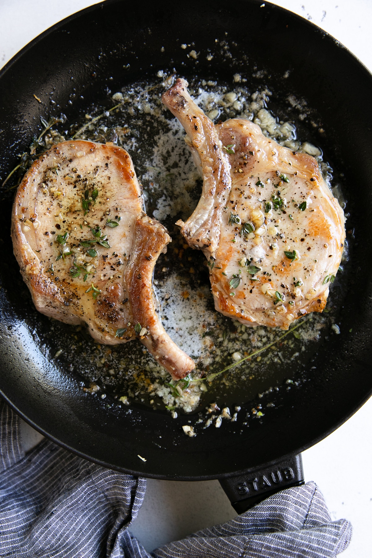 GARLIC BUTTER JUICY PORK CHOPS