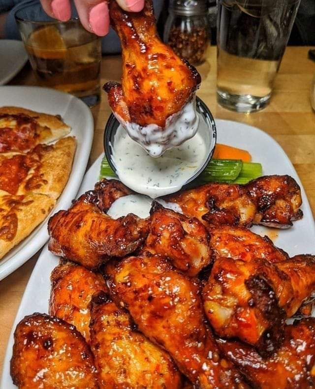 juicy fried chicken wings 😋😋😋😋