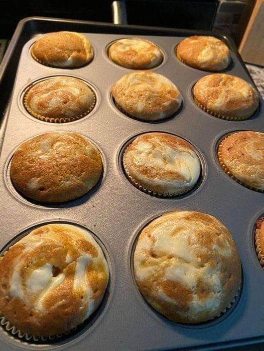 Pumpkin spice cream cheese muffins