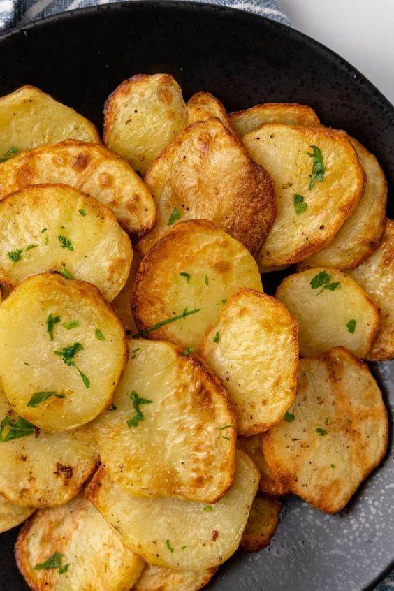 sliced potatoes in air fryer.