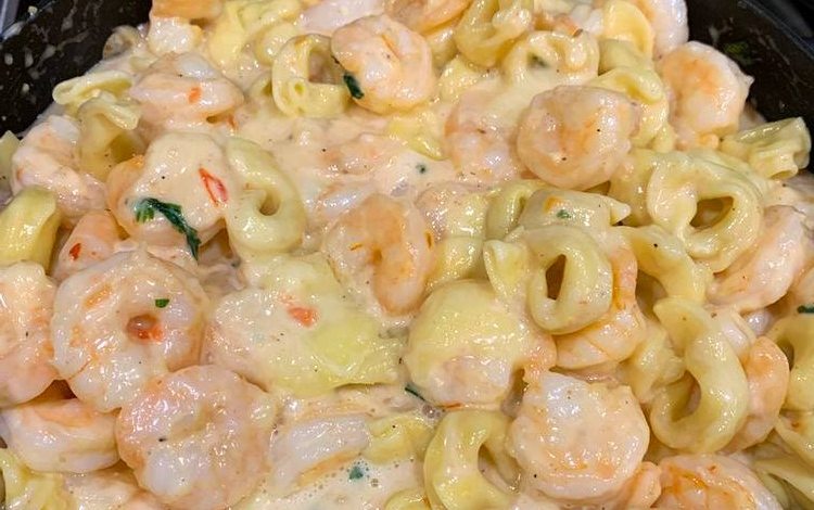 Cheesy Shrimp Tortellini Alfredo Skillet