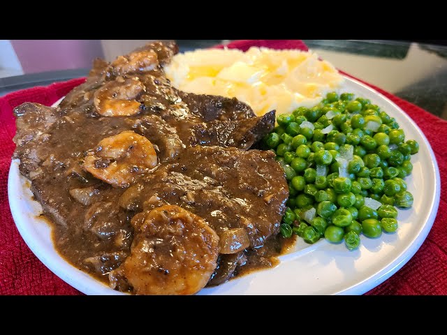Liver & onion, buttery mash & peas