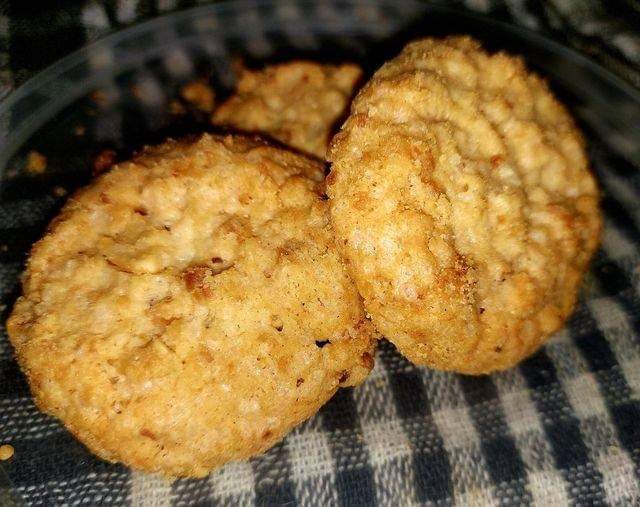 COCONUT & ALMOND BISCUITS