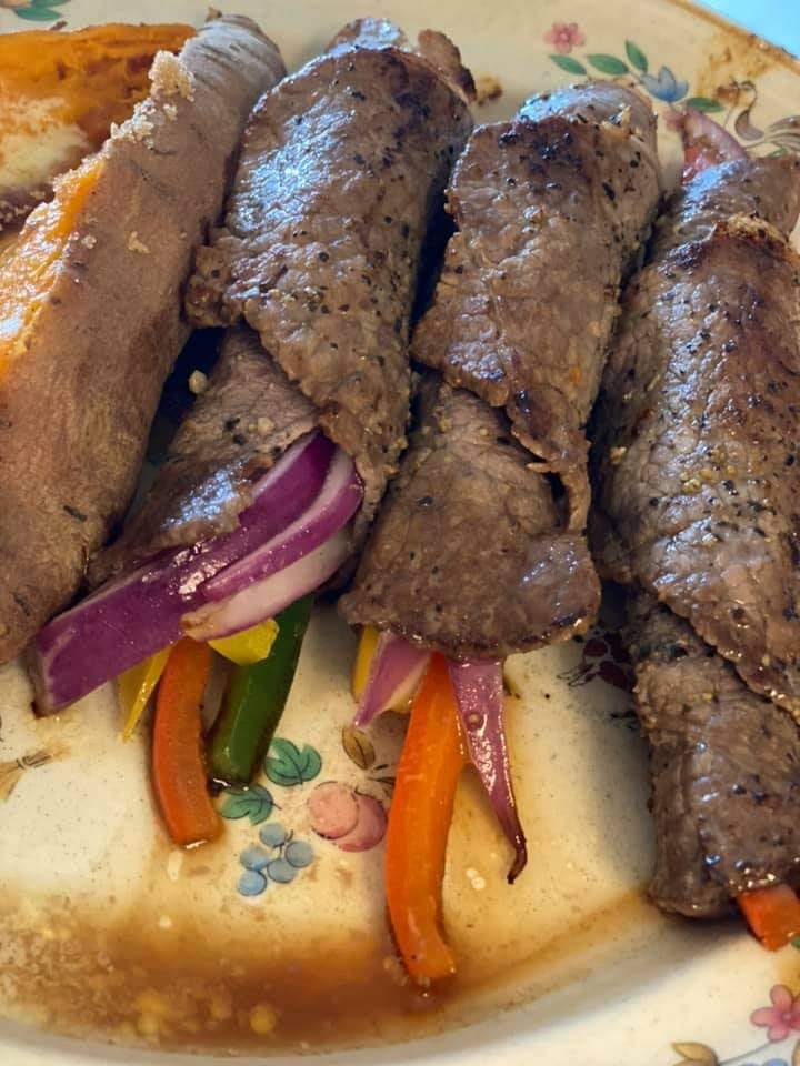 LOW-CARB STEAK FAJITA ROLL-UPS