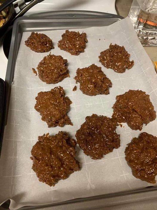 Chocolate Peanut Butter No-Bake Keto Cookies