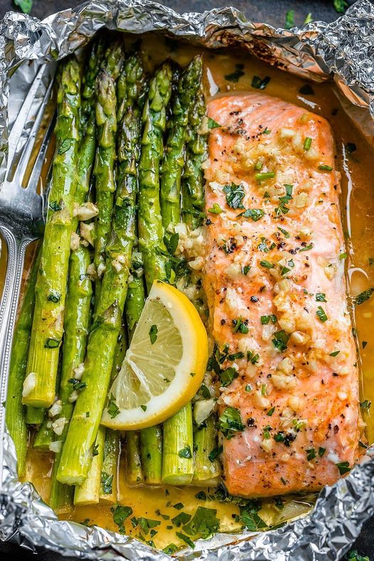 Keto Foil Salmon and Asparagus in Garlic Sauce