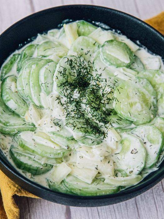 Creamy Cucumber Salad: A Refreshing Culinary Delight😎