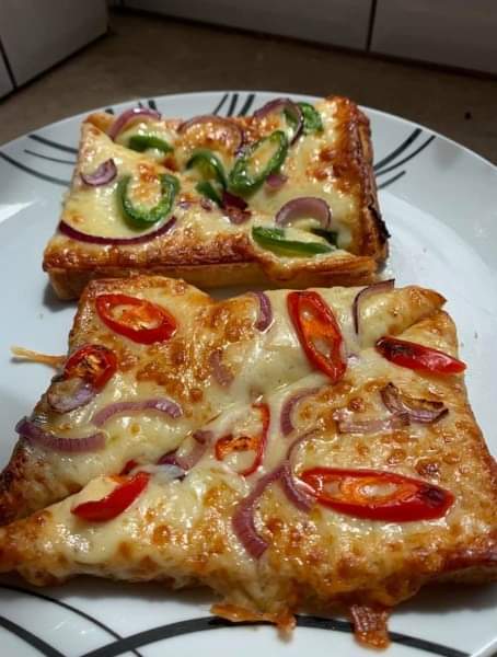 Vegan pizza toast