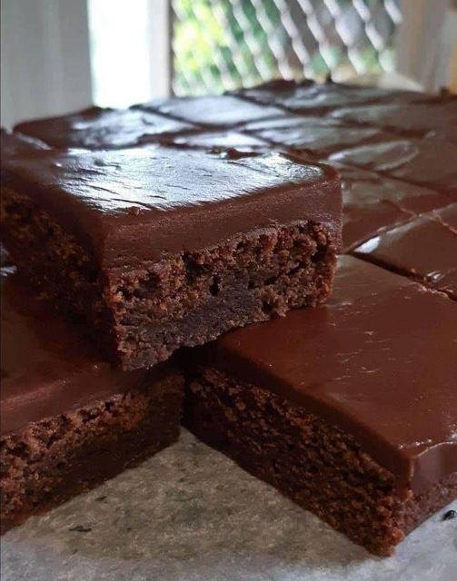 fudgy vegan turtle brownies