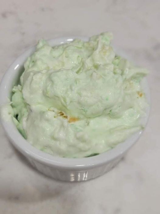 Weight Watchers Sugar-Free Cool Whip and Pistachio Pudding Dessert