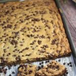 KETO CHOCOLATE CHIP COOKIE BARS