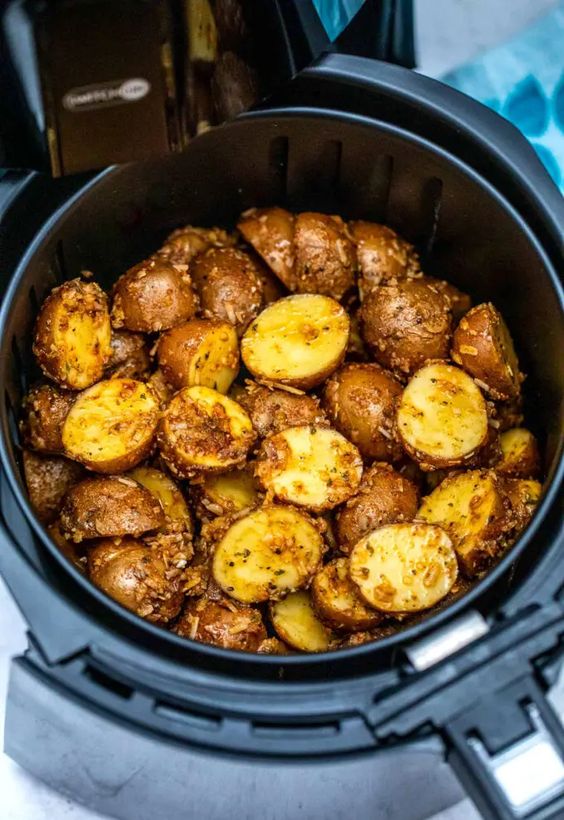 Crispy air fryer potatoes