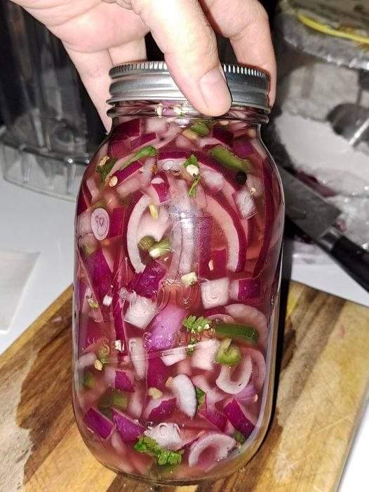 QUICKLED SPICY RED ONIONS