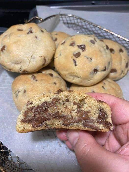 keto chocolate chip cookies😎