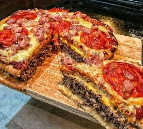 PIZZA BURGER PIE😎