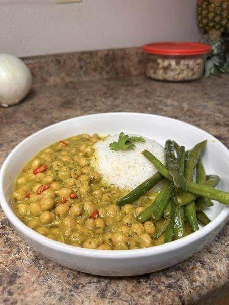 VEGAN GREEN CHICKPEA CURRY