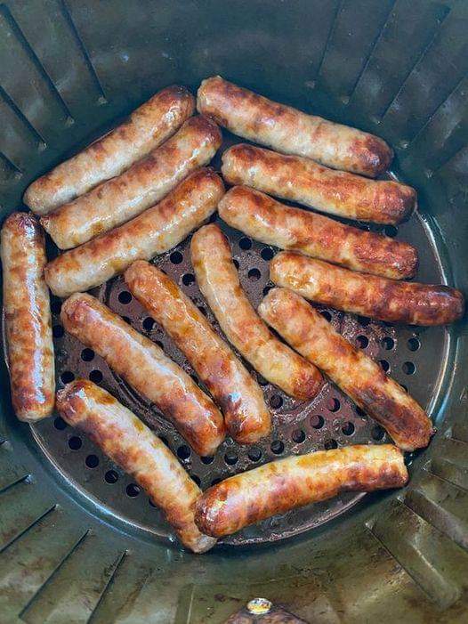Cooking sausages in an air fryer