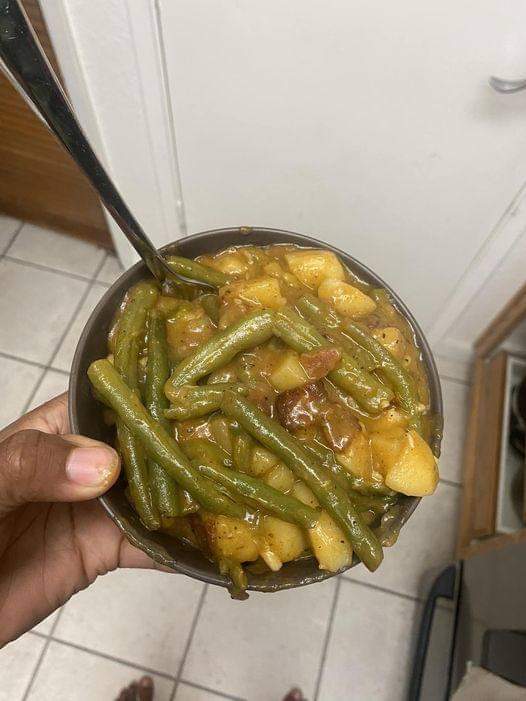 Vegan spicy smothered green beans over rice