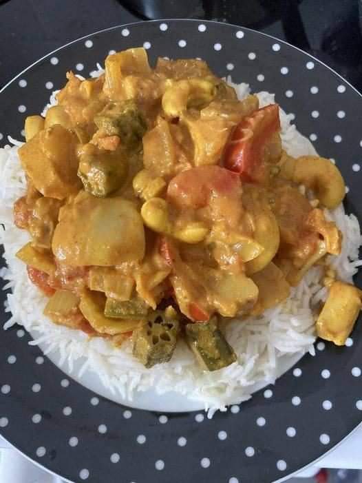 VEGAN JACKFRUIT CURRY WITH OKRA AND CASHIES NUTS