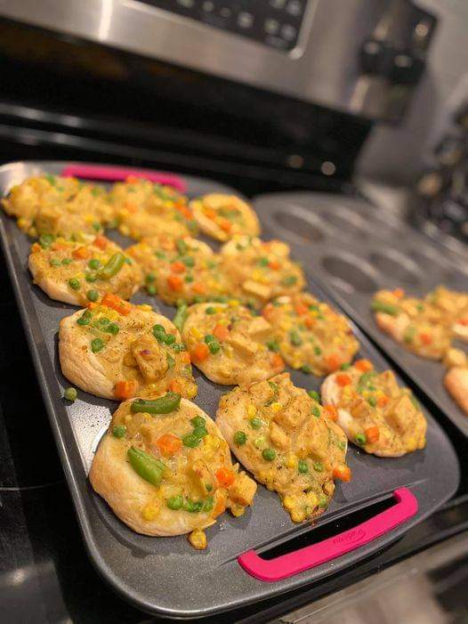 Chick’n pot pie cupcakes