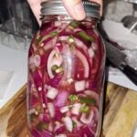 Quickled spicy red onions