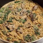 Mushroom and spinach spaghetti with a creamy roasted garlic sauce