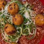 Zucchini zoodles spaghetti with millet / Quiona balls