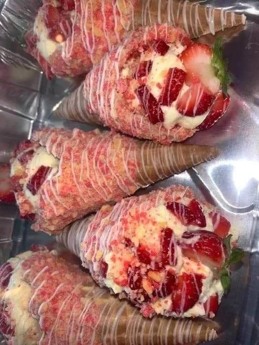 Vegan Strawberry Crunch Cheesecake Cones by Renato lopes