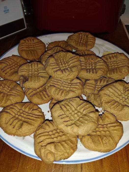 Homemade 3-Ingredient Sugar-Free Keto Peanut Butter Cookies