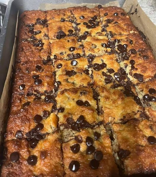 Keto Chocolate Chip Cookie Bars Recipe