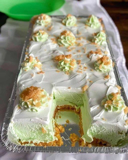 Easy Pistachio Pineapple Cake