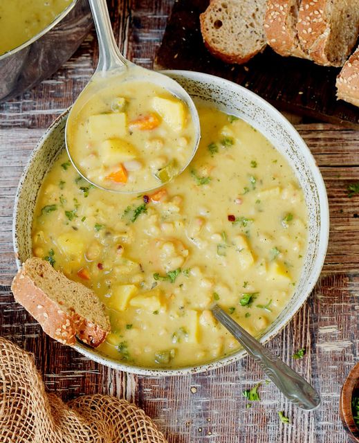 Creamy vegan White Bean Soup