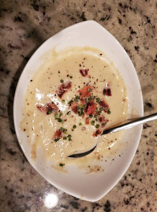 Easy Cheesy Cauliflower Soup