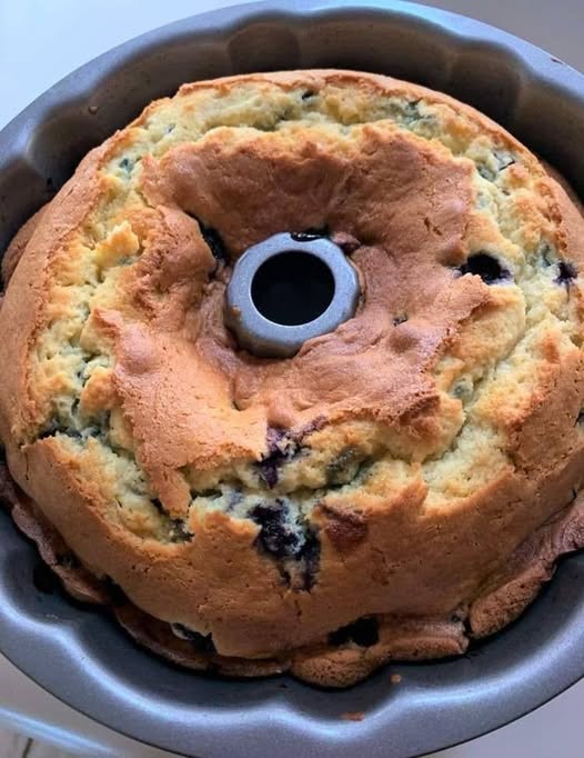 Keto Blueberry Sour Cream Coffee Cake