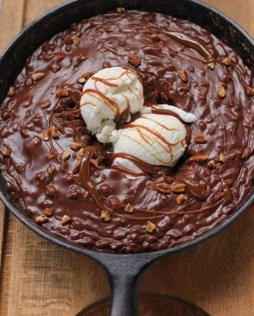 zero point Chocolate Skillet Cake & Ice Cream!!!