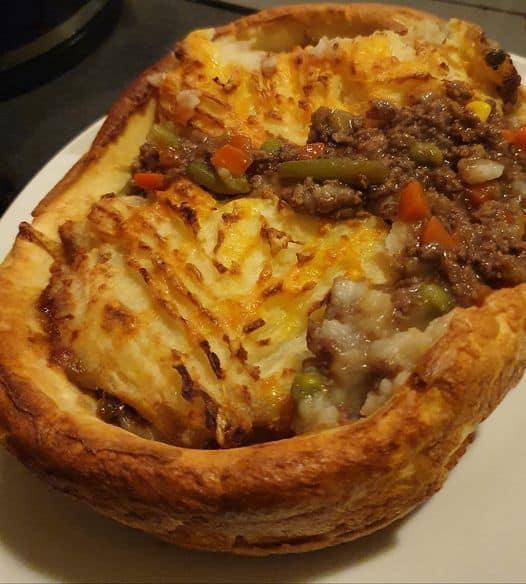 Homemade air fryer cottage pie with cheesy mash