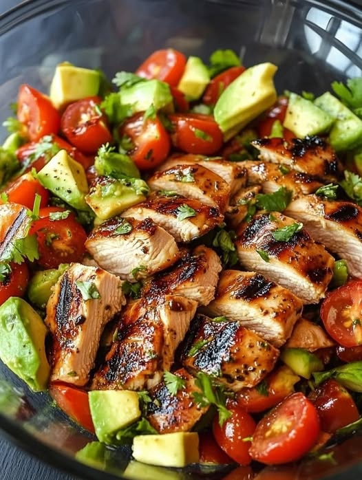 Keto Grilled Chicken and Veggies Salad